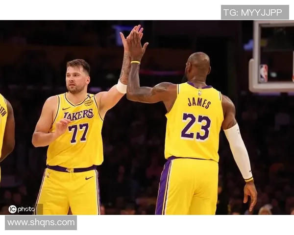 1月25日湖人与森林狼的精彩对决直播全程回顾与分析